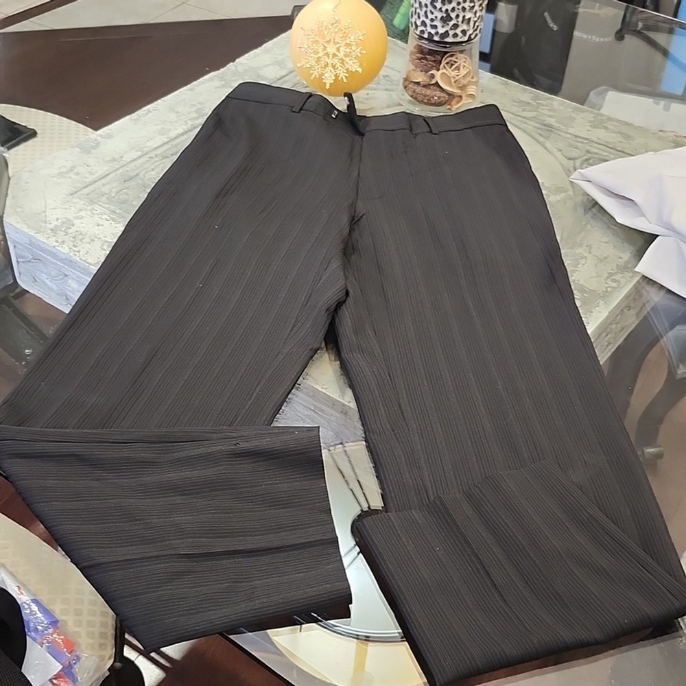 Hugo Boss men's virgin wool black stripped comfy leg dress pants 30